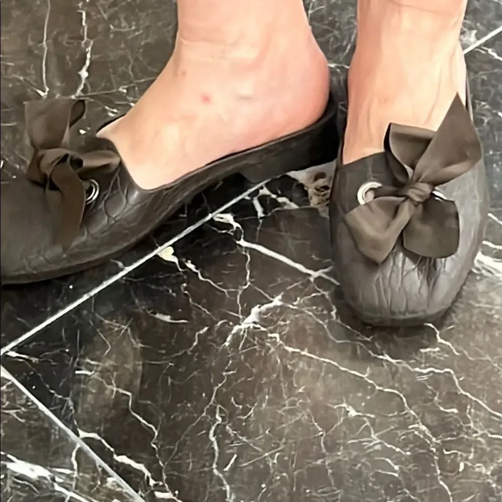 OKA b Black Sandals with Bow Detail